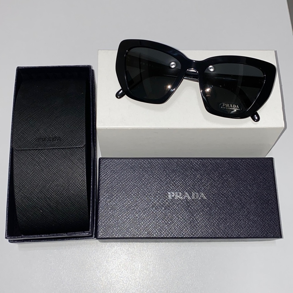 Prada/ PR 08VS Catwalk / Standard Sunglasses